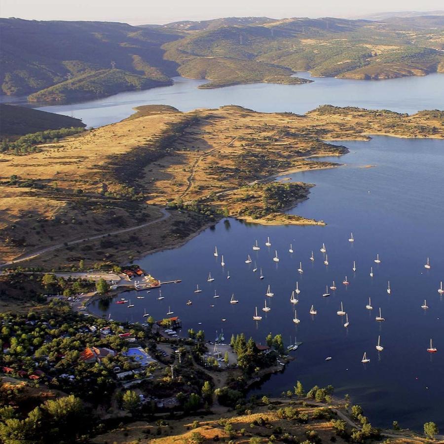 El Lago Cervera de Buitrago Exterior photo